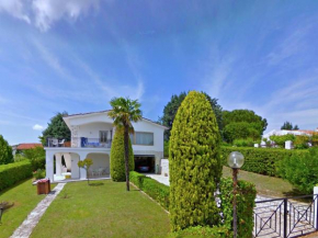 Boutique Villa in Villaggio Taunus with Garden